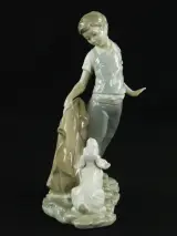 NAO by Lladró – “Niño Jugando con Cachorro” – Vicente Martínez – kavel bij De Kringwinkel, Antwerpen
