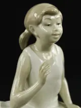 NAO by Lladró – Bailarina Atenta – Vicente Martínez – foto 5 – kavel bij De Kringwinkel, Antwerpen