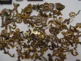 Verzameling militaire medailles en insignes – foto 5 – kavel bij De Kringwinkel, Oostende