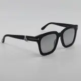 Zonnebril, Tom Ford, Sari TF690 – foto 3 – kavel bij Domeinen Roerende Zaken, Groningen
