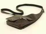 Jean-Louis Fourès - donkerbruine lederen crossbody / holstertas – foto 5 – kavel bij De Kringwinkel, Antwerpen