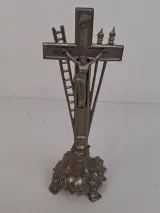 Antiek staand altaarkruis (Arma Christi) – kavel bij De Kringwinkel, Waardamme