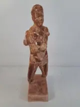 Terracotta beeld van de Belgische kunstenaar Van Acker – kavel bij De Kringwinkel, Waardamme