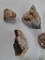 Stenen, mineralen en een fossiel – foto 3 – kavel bij De Kringwinkel, Waardamme