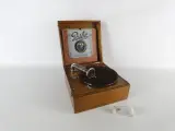 Vintage Pathé koffergrammofoon – kavel bij De Kringwinkel, Heverlee