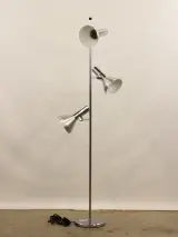 70s chroom vloerlamp met 3 draaibare spots – kavel bij De Kringwinkel, Antwerpen