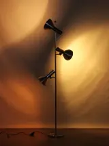 70s chroom vloerlamp met 3 draaibare spots – foto 9 – kavel bij De Kringwinkel, Antwerpen