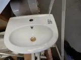 Kooi met diverse restanten sanitair – foto 3 – kavel bij Onlineveilingmeester, Assen