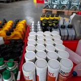 Diverse spuitbussen, verfpatronen en oliën – foto 15 – kavel bij Onlineveilingmeester, Winsum