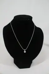 Zilverkleurige juwelenset (Ring en halsketting) – foto 2 – kavel bij De Kringwinkel, Brecht