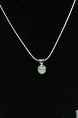 Zilverkleurige juwelenset (Ring en halsketting) – foto 3 – kavel bij De Kringwinkel, Brecht