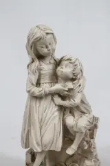 Vintage sculptuur grote zus en haar broertje - Giuseppe Armani – foto 6 – kavel bij De Kringwinkel, Brecht