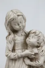 Vintage sculptuur grote zus en haar broertje - Giuseppe Armani – foto 7 – kavel bij De Kringwinkel, Brecht