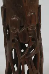 Handgesneden Afrikaanse trommel – foto 5 – kavel bij De Kringwinkel, Brecht