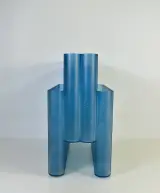 Kartell tijdschriftenhouder 4676 van Giotto Stoppino, blauw – foto 2 – kavel bij De Kringwinkel, Turnhout