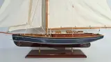 Set van 2 houten modelzeilschepen met zeilen – foto 3 – kavel bij De Kringwinkel, Turnhout