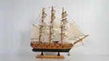 Set van 2 houten modelzeilschepen met zeilen – foto 8 – kavel bij De Kringwinkel, Turnhout