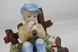 Vintage biscuit porseleinen beeldje: Zittende jongen – foto 4 – kavel bij De Kringwinkel, Brecht