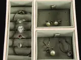 Lot Pandora sterling zilveren juwelen in Pandora juwelendoos – foto 6 – kavel bij De Kringwinkel, Antwerpen