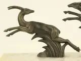 Art Deco bronzen herten op marmeren voetstuk – foto 6 – kavel bij De Kringwinkel, Antwerpen