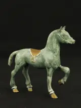 Set van 2 metalen paardenbeeldjes (Paard & Veulen) – Chinese stijl – foto 3 – kavel bij De Kringwinkel, Antwerpen