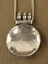 Sterling zilveren ketting met handgemaakte Indiase hanger – foto 7 – kavel bij De Kringwinkel, Antwerpen