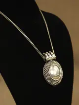 Sterling zilveren ketting met handgemaakte Indiase hanger – foto 10 – kavel bij De Kringwinkel, Antwerpen