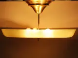 Indrukwekkende vintage mid-century plafondlamp met groot structuurglas (55,5 cm) - ca. 1950 – foto 6 – kavel bij De Kringwinkel, Antwerpen