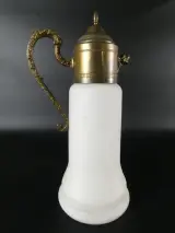 Italiaanse decoratieve melkglazen kruik met Saksisch wapenschild "Providentiae Memor", ca. 1960-1975 – foto 5 – kavel bij De Kringwinkel, Heverlee