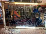 Glas-in-lood kunstwerk in lichtbak '' Vrouw met harp" door Cyriel Los – foto 3 – kavel bij De Kringwinkel, Dendermonde
