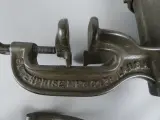Antieke handmatige vleesmolen – foto 3 – kavel bij De Kringwinkel, Diest