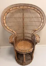 Rotan Pauwenstoel vintage – kavel bij De Kringwinkel, Dendermonde
