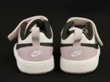 Nike Court Borough Low 2 babysneakers - Iced Lilac /wit /zwart - maat 18,5 - zo goed als nieuw – foto 3 – kavel bij De Kringwinkel, Antwerpen