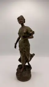 Antiek Art Nouveau beeld - Elegant vrouwenfiguur – kavel bij De Kringwinkel, Dendermonde
