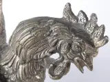 Set van 2 decoratieve metalen haan beelden – foto 10 – kavel bij De Kringwinkel, Heverlee