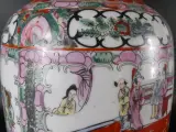 Chinese porseleinen vaas in Cantonese (Rose Medallion)-stijl – foto 4 – kavel bij De Kringwinkel, Heverlee
