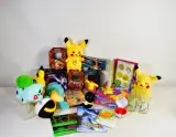 Grote gemengde Pokémon-verzameling met spellen, knuffels en verzamelitems – kavel bij De Kringwinkel, Turnhout