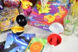 Grote gemengde Pokémon-verzameling met spellen, knuffels en verzamelitems – foto 5 – kavel bij De Kringwinkel, Turnhout