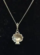 Ketting met zilveren hanger – foto 5 – kavel bij De Kringwinkel, Aalst