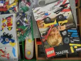 Houten Lego-opbergdoos met vakjes en gemengde Lego-onderdelen – foto 2 – kavel bij De Kringwinkel, Heverlee