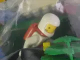 Houten Lego-opbergdoos met vakjes en gemengde Lego-onderdelen – foto 4 – kavel bij De Kringwinkel, Heverlee