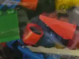 Houten Lego-opbergdoos met vakjes en gemengde Lego-onderdelen – foto 5 – kavel bij De Kringwinkel, Heverlee
