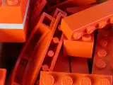 Houten Lego-opbergdoos met vakjes en gemengde Lego-onderdelen – foto 8 – kavel bij De Kringwinkel, Heverlee
