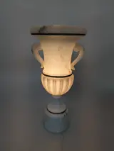 Witte marmeren lamp met zuil en elektrische bediening – foto 5 – kavel bij De Kringwinkel, Sint-Niklaas