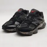 Paar sneakers, maat 41,5, New Balance, U9060BLK – kavel bij Domeinen Roerende Zaken, Groningen