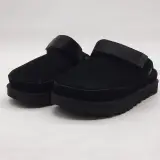 Paar schoenen, maat 37, UGG, 1138252 – kavel bij Domeinen Roerende Zaken, Groningen