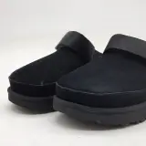 Paar schoenen, maat 37, UGG, 1138252 – foto 2 – kavel bij Domeinen Roerende Zaken, Groningen