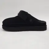 Paar schoenen, maat 37, UGG, 1138252 – foto 5 – kavel bij Domeinen Roerende Zaken, Groningen