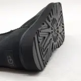 Paar schoenen, maat 37, UGG, 1016222 – foto 8 – kavel bij Domeinen Roerende Zaken, Groningen