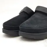 Paar pantoffels, maat 37, UGG, 1138252 – foto 2 – kavel bij Domeinen Roerende Zaken, Groningen